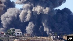 Дим от израелски въздушен удар в южната част на Ливан в началото на ноември.