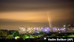 Архивное фото ракетного обстрела