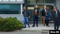 Suljo Hebib (prvi sdesna) po izlasku iz zgrade Suda i Tužilaštva BiH u Sarajevu, 30. maja 2023.