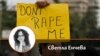 Снимка на авторката Светла Енчева на фона на плакат, на койот пише "Не ме изнасилвай".