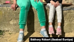 A családnak szinte senki sem hitt Bagaméron, sok atrocitás érte őket amiatt, mert megvádolták a papot