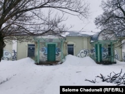 ბაკურიანის რკინიგზის სადგური. ეს შენობა კულტურული მემკვიდრეობის ძეგლია.