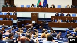 Гласуване в парламента. Архивна снимка