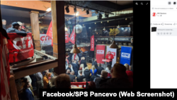 Objava na profilu Socijalističke partije Srbije u Pančevu na društvenoj mreži Fejsbuk na kojoj se vidi funkcioner Dušan Bajatović (za govornicom) u duksu sa simbolom ruske invazije na Ukrajinu, 4. decembar 2023.