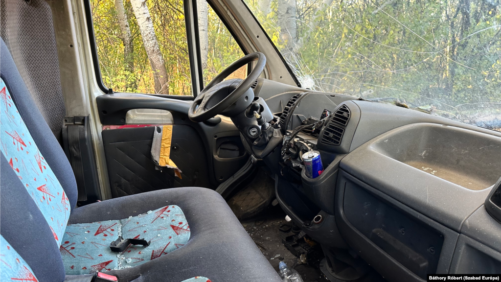 A hatóság honlapján közzéteszi az elszállított jármű alvázszámát. Ha nem található rajta, az azonosítás érdekében rendőri segítséggel nyitják ki a gépkocsit