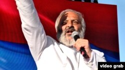 არქიეპისკოპოსი ბაგრატ გალსტანიანი 9 მაისს ერევანში პრემიერ-მინისტრ ნიკოლ ფაშინიანის წინააღმდეგ გამართულ აქციას უძღვება.