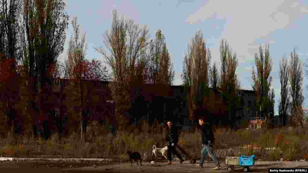 Специална полицейска част, известна като &quot;Белите ангели&quot;, призовава цивилните да напуснат опустошения индустриален град.&nbsp;