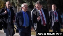 Visoki predstavnik EU-a Josep Borrell (L) i posebni predstavnik EU-a za dijalog Beograda i Prištine Miroslav Lajčak u Ohridu 18. marta 2023.