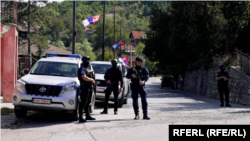 Policia e Kosovës duke patrulluar në Banjskë, Zveçan. Shtator 2023.