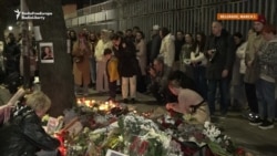 Serbs And Expat Russians Honor Navalny Outside Russian Embassy In Belgrade