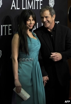 Мел Гибсън и Оксана Григориева в Мадрид, 2010 г.