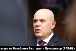 Az álhírterjesztők között volt Ivan Gesev volt bolgár főügyész is, akit korrupciós vádak miatt menesztettek posztjáról