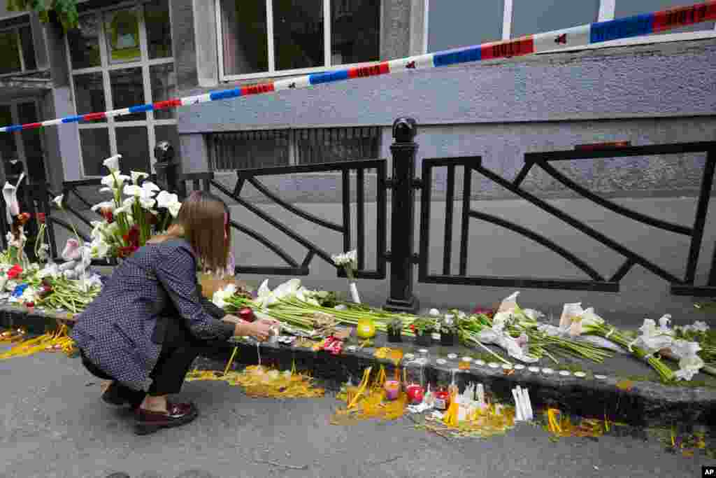 Според полицијата, осомничениот ученик К.К.(13) на 3 мај околу 08.40 часот при доаѓањето на училиште веднаш извадил пиштол од чантата и пукал во обезбедувањето. После тоа пукал во три ученички кои случајно се нашле во близина. Потоа продолжил низ ходникот до канцеларијата за историја, ја заменил рамката со муниција и откако влегол во училницата отворил оган врз наставничката и учениците. Потоа ја напуштил училницата и отишол во училишниот двор, каде што ја испуштил рамката од пиштолот и повикал полиција. Уапсен е во училишниот двор.