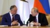 Dodon l-a felicitat pe Putin de ziua lui. Kremlinul nu l-a pus pe lista „urătorilor”