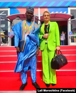 ლალი მოროშკინა ფორუმის მონაწილესთან ერთად.