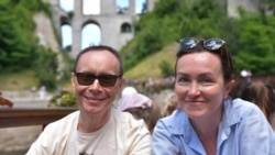 "E burgosur politike" në Rusi: Bashkëshorti flet për gazetaren e arrestuar të REL-it