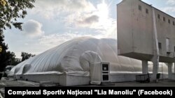 Și în primăvara acestui an, David Popovici s-a antrenat tot în bazinul de vară acoperit cu un balon, la Complexul Lia Manoliu.