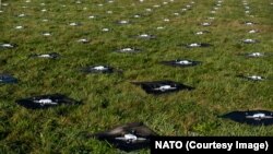 Дронове преди демонстрация по "роене" по време на учение на НАТО в Холандия през ноември 2021 г.