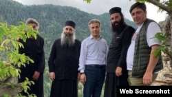 ბიძინა ივანიშვილი (შუაში) და სოსო ტყემალაძე (მარჯვნივ)