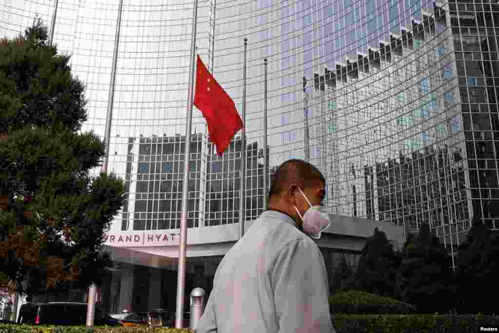 КИНА -&nbsp;Кина, која го презеде претседавањето со Советот за безбедност на ОН, ќе направи се што може за да го врати мирот на палестинските територии, објави Министерство за надворешни работи додека тензиите на Блискиот Исток ескалираат.