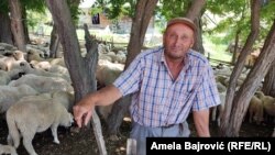 Dragan Balšić iz sela Bioce dnevno troši 10 litara goriva, jer po tri puta ide u Karajukića bunare za vodu.