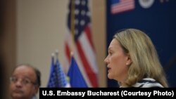 Julianne Smith a ținut să mulțumească românilor pentru solidaritatea arătata refugiaților ucraineni.