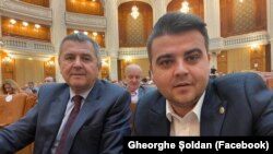 Eugen Bejinariu (stânga) este de luni șef al Comisiei de control al SRI.