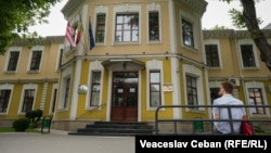 Absolvenții liceelor mai pot aplica la programul de Sănătate Publică până pe 11 august, în cadrul sesiunii suplimentare de admitere, pentru cele 19 locuri cu taxă rămase vacante. 