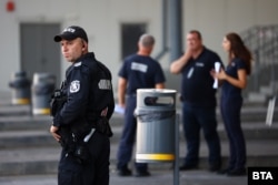 Polițiști bulgari la granița dintre Bulgaria și Turcia, aflată în vecinătatea localității Kapitan Andreevo. Potrivit lui Goran Georgiev, punctul de trecere vamal este unul din cele mai aglomerate frontiere ale Uniunii Europene cu statele non-UE. Intrarea Bulgariei în Schengen ar însemna mutarea graniței Schengen în acest punct.