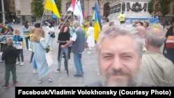 Vladimir na protestu podrške Ukrajini na Trgu republike u Beogradu, 28. maj 2022.