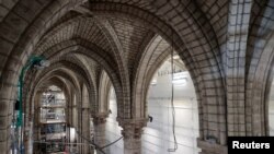 Снимка от 28 юли 2022 г. показва докъде е стигнала работата по реконструкцията. От пожара са минали малко над 2 години.