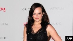 Елизабет Мос участва в сериали още от малка. 