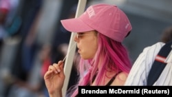 Žena se testira na korona virus (COVID-19) na pop-up mjestu za testiranje u New Yorku, SAD, 11. jula 2022.