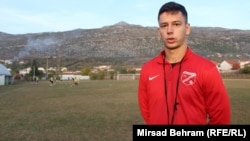 Tarik Isić, trener u Fortuni, kaže kako im nije cilj da djeca budu profesionalni igrači, već da se druže, da su što manje na društvenim mrežama, telefonima, da provode više vremena zajedno