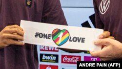 Primer kapitenske trake koja podržava različitost i inkluziju, a zbog koje kapiteni sedam evropskih reprezentacija mogu biti kažnjeni ako je nose na SP u Kataru