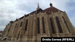 La resturarea bisericii Sfântul Mihail au lucrat 150 de specialiști în domeniu și sute de muncitori.