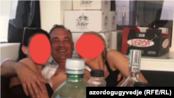 Pillanatkép a Borkai Zsolt győri polgármester 2018-as adriai hajós mulatozásáról készült videóból