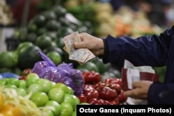 Fructele consumate de români provin din importuri.