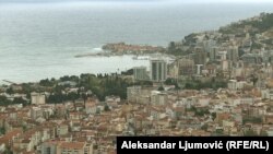 Panorama Budve iznad koje se nalazi brdo Spas