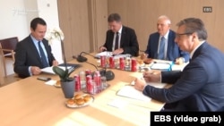 Sastanak o dijalogu Beograda i Prištine: kosovski premijer Aljbin Kurti, specijalni predstavnik EU Miroslav Lajčak, visoki predstavnik EU Žozep Borel i srpski predsjednik Aleksandar Vučić