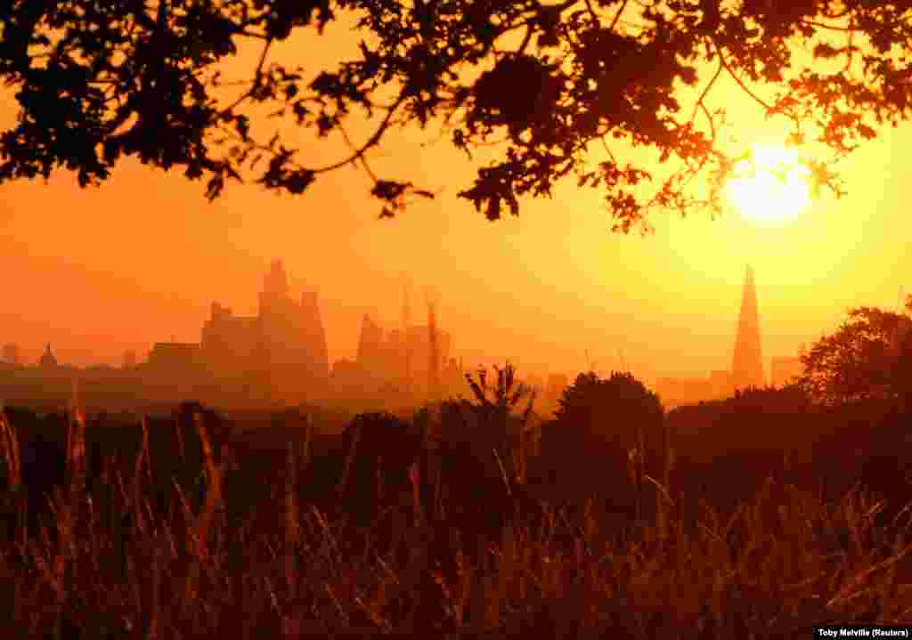 Naplemente Londonban. Alig ért véget az előző, rekordhőhullám Nagy-Britanniában, jön a következő