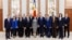 Președinta Republicii Moldova, Maia Sandu, președintele Parlamentului Moldoneav, Igor Grosu, și membrii noului guvern de la Chișinău. 