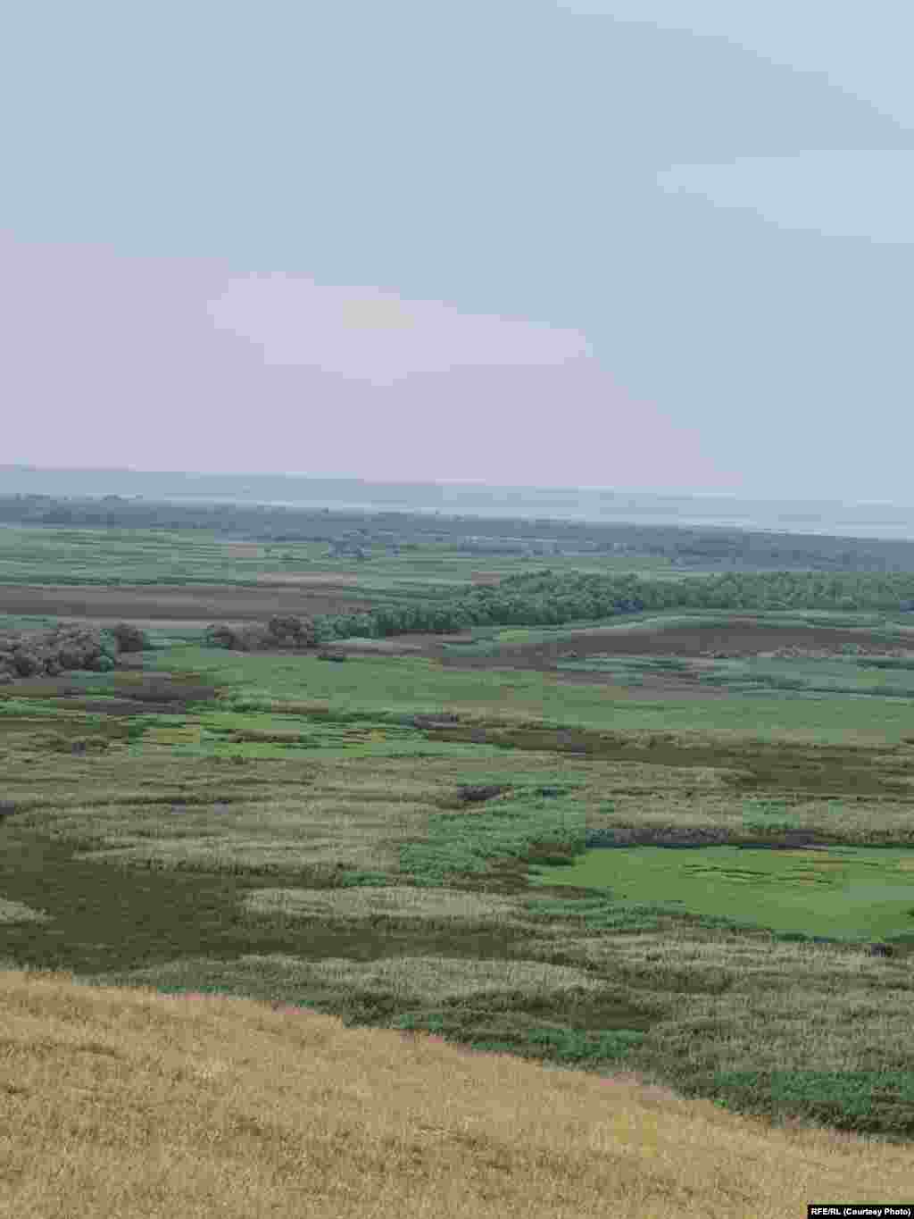 În spațiul, acum verde, ar fi trebuit să existe apă.