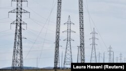 Linjat e tensionit të lartë në afërsi të Obiliqit. Fotografi ilustruese nga arkivi. 