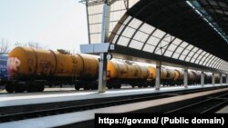 1250 de tone de păcură, donate de România, au ajuns în Republica Moldova, 24 martie 2022