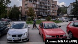 Автомобили во Северна Митровица, Косово