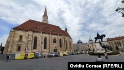 Biserica Sfântul Mihail din centrul orașului Cluj-Napoca a fost restaurată cu aproximativ 30 de milioane de lei, din care statul maghiar a asigurat aproximativ un sfert. Cea mai mare parte a banilor au fost fonduri europene, iar statul român a asigurat cofinanțarea.
