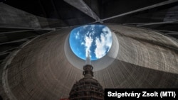 A széntüzelésű Mátrai Erőmű egyik hűtőtornya belülről