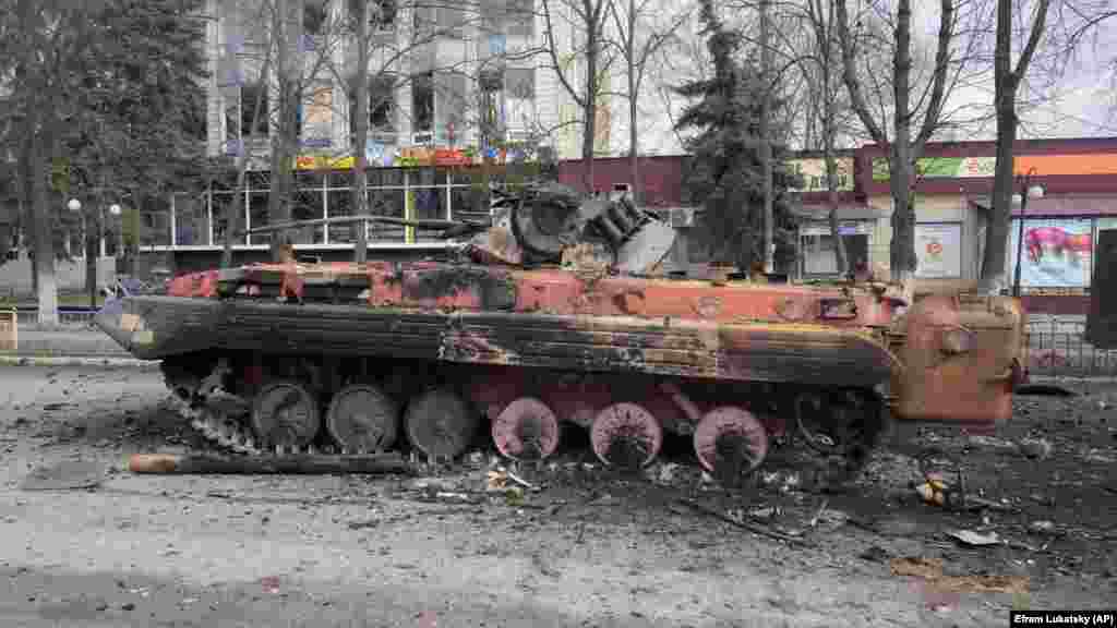 Makariv, 4. marta i 23. avgusta. Makariv je bio pod okupacijom 34 dana, od 27. februara do 1. aprila.&nbsp;Prema navodima načelnika sela Makariv Vadima Tokarova, oko 40 posto infrastrukture u selu je uništeno.