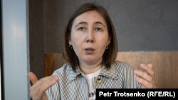 Қазақстандағы жемқорлық туралы жазатын ProTenge жобасының авторы, журналист Жәмила Маричева Азаттық радиосын қолдап пікір білдіргені үшін айыппұл арқалады дейді Amnesty International.